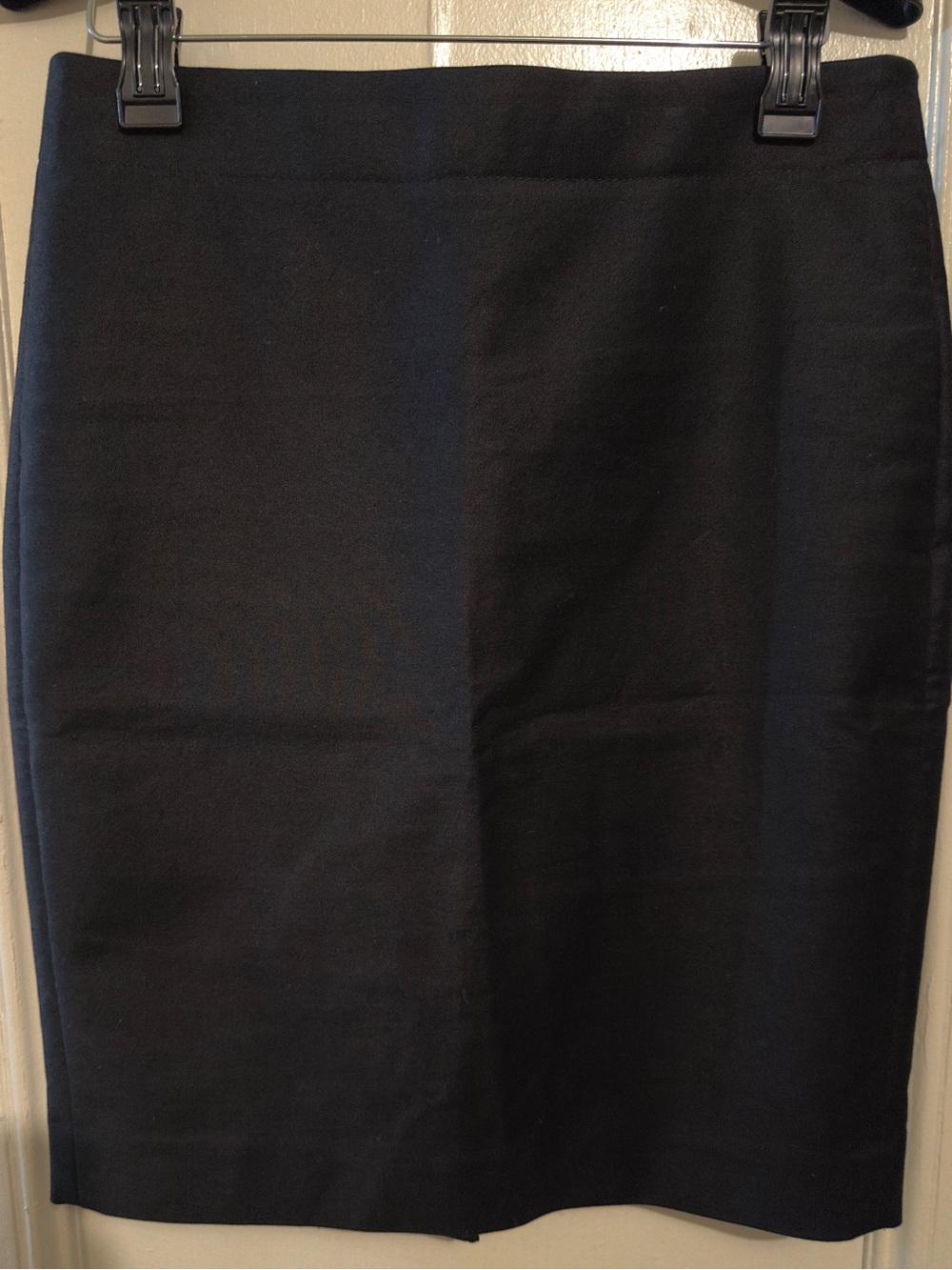 Like New J. Crew Classic Black Women's Pencil Skirt. 21.75” L x 17.5” W. Size 6.